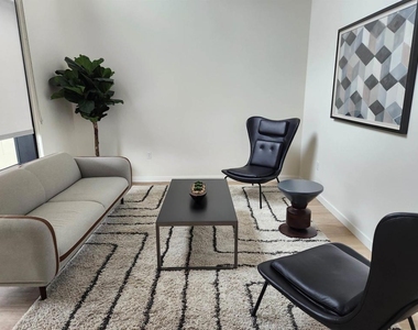 4949 Baltimore Drive - Photo Thumbnail 5