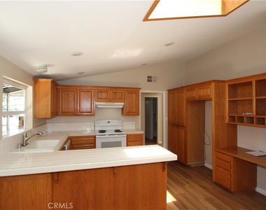 263 Hanover Drive - Photo Thumbnail 3
