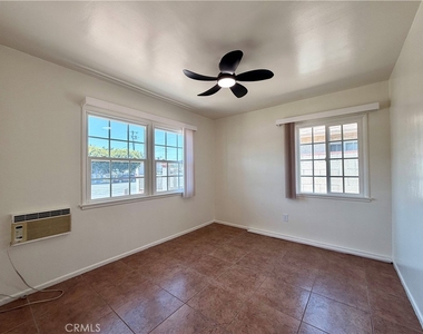 7536 White Oak Avenue - Photo Thumbnail 5