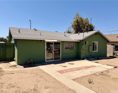 7536 White Oak Avenue - Photo Thumbnail 13