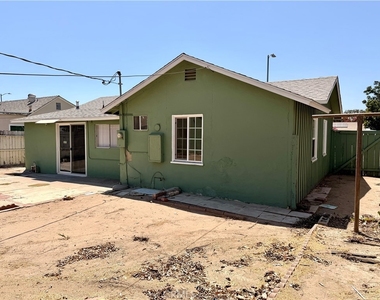 7536 White Oak Avenue - Photo Thumbnail 14