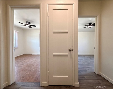 7536 White Oak Avenue - Photo Thumbnail 4