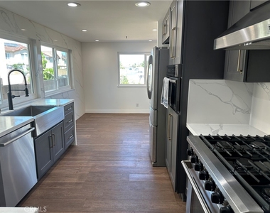 9684 Avenida Monterey - Photo Thumbnail 3