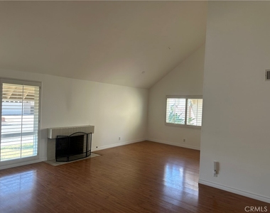 9684 Avenida Monterey - Photo Thumbnail 9
