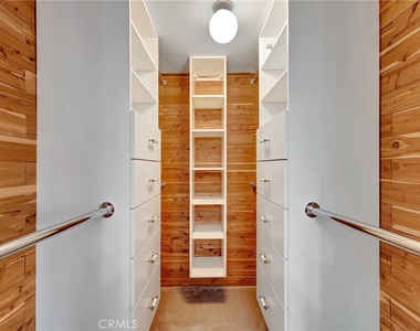 512 Amber Drive - Photo Thumbnail 32