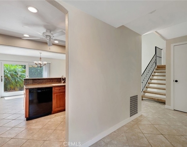 512 Amber Drive - Photo Thumbnail 2