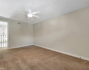512 Amber Drive - Photo Thumbnail 23