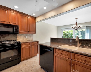 512 Amber Drive - Photo Thumbnail 11