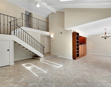 512 Amber Drive - Photo Thumbnail 13