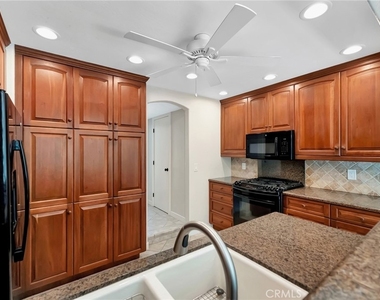 512 Amber Drive - Photo Thumbnail 9