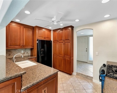 512 Amber Drive - Photo Thumbnail 8