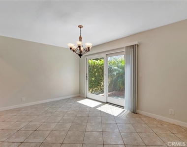 512 Amber Drive - Photo Thumbnail 7