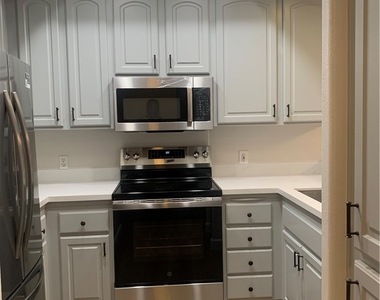 2960 Champion Way - Photo Thumbnail 10
