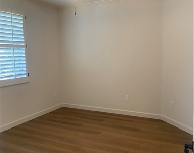 2960 Champion Way - Photo Thumbnail 19
