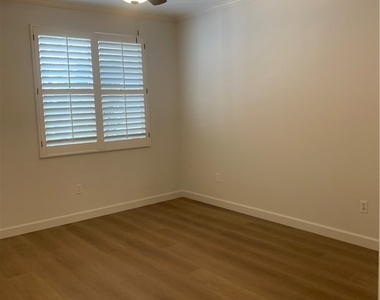 2960 Champion Way - Photo Thumbnail 14
