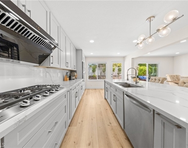4311 Pioneer St - Photo Thumbnail 8