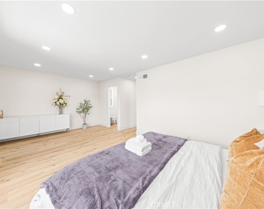 4311 Pioneer St - Photo Thumbnail 20