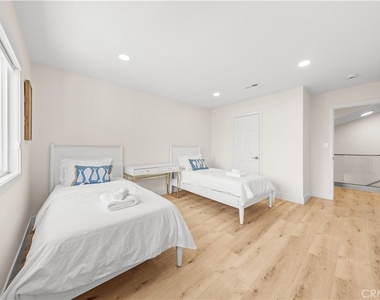 4311 Pioneer St - Photo Thumbnail 27