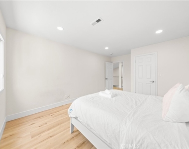 4311 Pioneer St - Photo Thumbnail 24