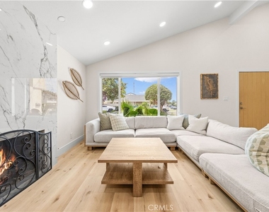 4311 Pioneer St - Photo Thumbnail 3