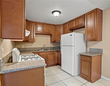 7037 Milton - Photo Thumbnail 5
