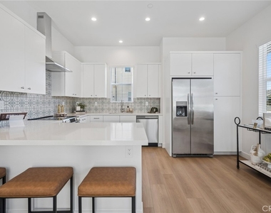 376 Hamilton Street - Photo Thumbnail 6
