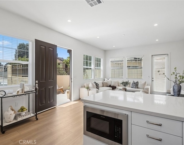 376 Hamilton Street - Photo Thumbnail 8