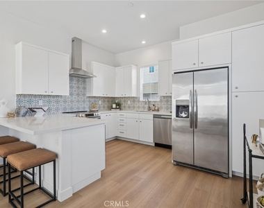 376 Hamilton Street - Photo Thumbnail 5