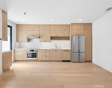 314 E 16th - Photo Thumbnail 2