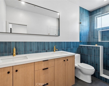 314 E 16th - Photo Thumbnail 7