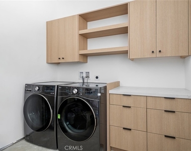 314 E 16th - Photo Thumbnail 10