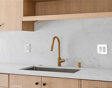 314 E 16th - Photo Thumbnail 15