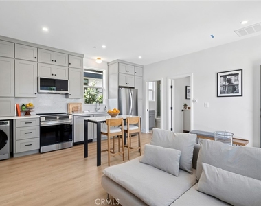 314 E 16th - Photo Thumbnail 3