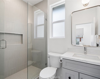 314 E 16th - Photo Thumbnail 5