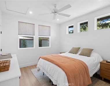 314 E 16th - Photo Thumbnail 6