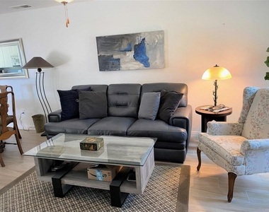 1421 Temple Heights Drive - Photo Thumbnail 8