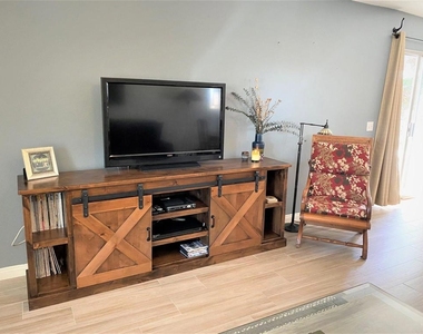 1421 Temple Heights Drive - Photo Thumbnail 9