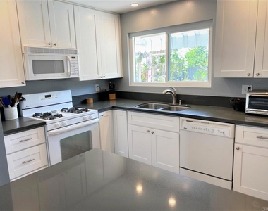 1421 Temple Heights Drive - Photo Thumbnail 2
