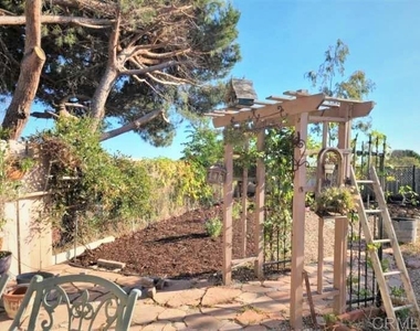 1421 Temple Heights Drive - Photo Thumbnail 17