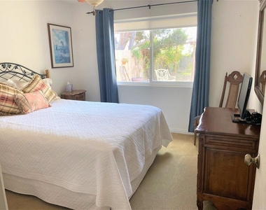 1421 Temple Heights Drive - Photo Thumbnail 15