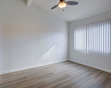 521 W 11th Avenue - Photo Thumbnail 4