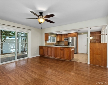 927 S Hilda Street - Photo Thumbnail 2