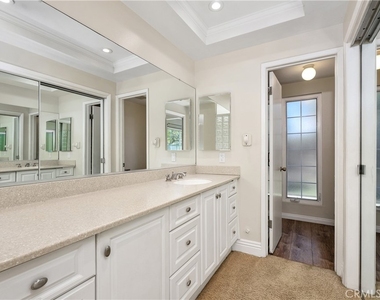 927 S Hilda Street - Photo Thumbnail 7