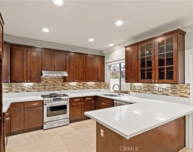 1472 Pinewood Drive - Photo Thumbnail 7