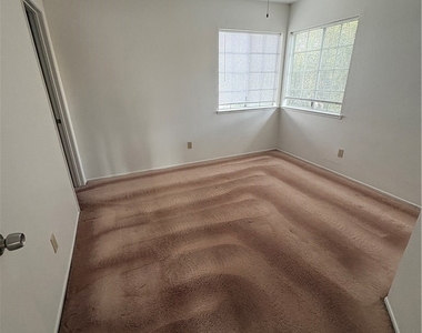 1524 Canterbury - Photo Thumbnail 11