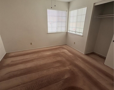 1524 Canterbury - Photo Thumbnail 10