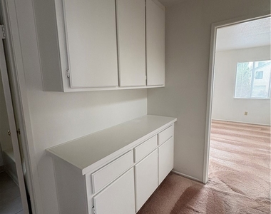 1524 Canterbury - Photo Thumbnail 8