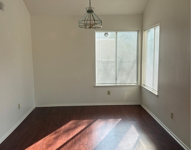 1524 Canterbury - Photo Thumbnail 6