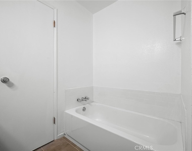 125 N Allen Avenue - Photo Thumbnail 18