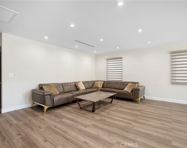 1365 Winchester Avenue - Photo Thumbnail 6